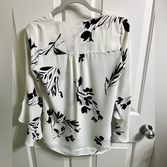 Vince Camuto Flutter Sleeve Floral Whispers V-Neck Tunic-Size XXS - Picture 3 of 5